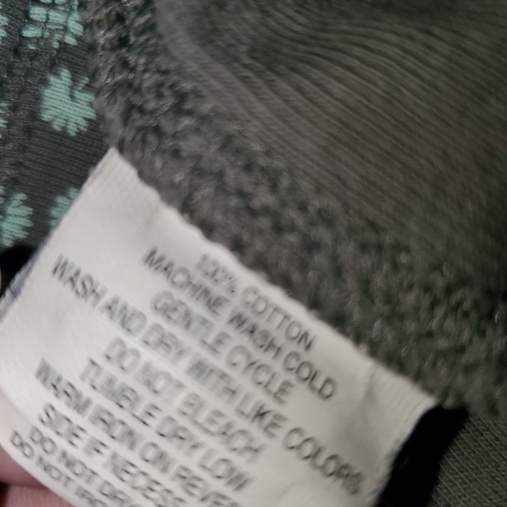 Old Navy Green Pattern long sleeve - Picture 6 of 6